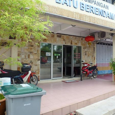 Batu Berendam Inn Kampong Sungai Putat 外观 照片