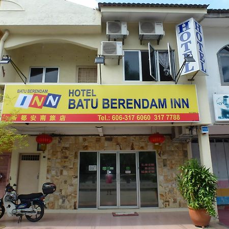 Batu Berendam Inn Kampong Sungai Putat 外观 照片
