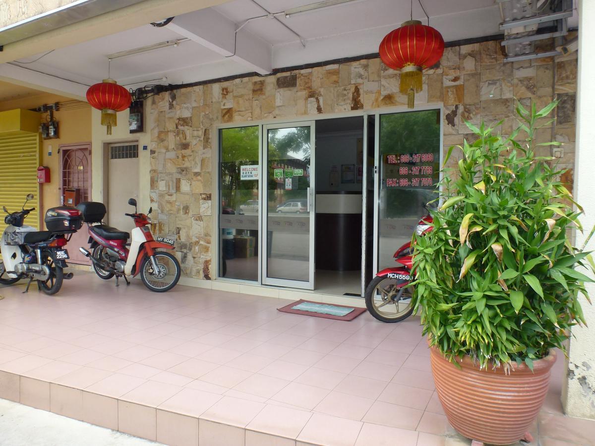 Batu Berendam Inn Kampong Sungai Putat 外观 照片