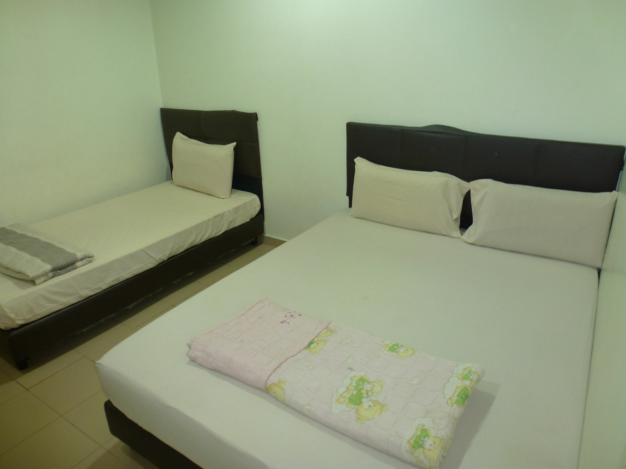 Batu Berendam Inn Kampong Sungai Putat 外观 照片