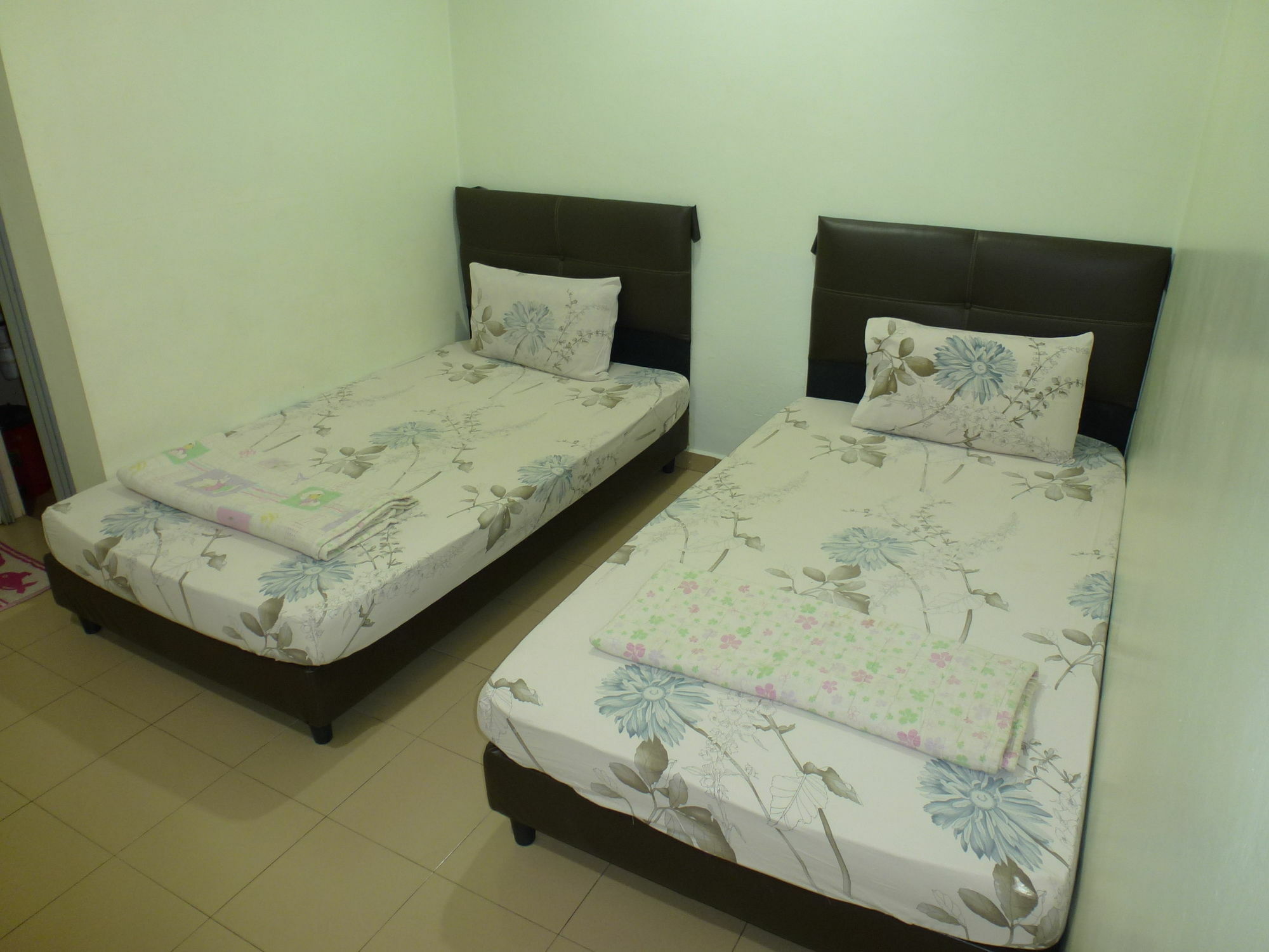 Batu Berendam Inn Kampong Sungai Putat 外观 照片