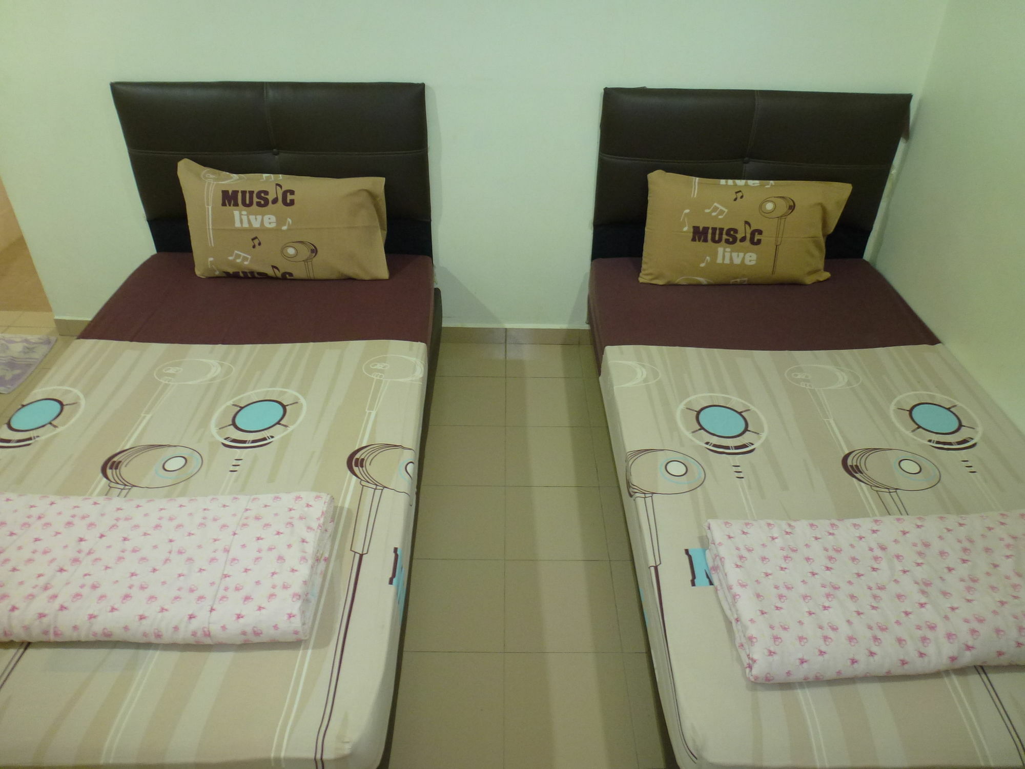 Batu Berendam Inn Kampong Sungai Putat 外观 照片
