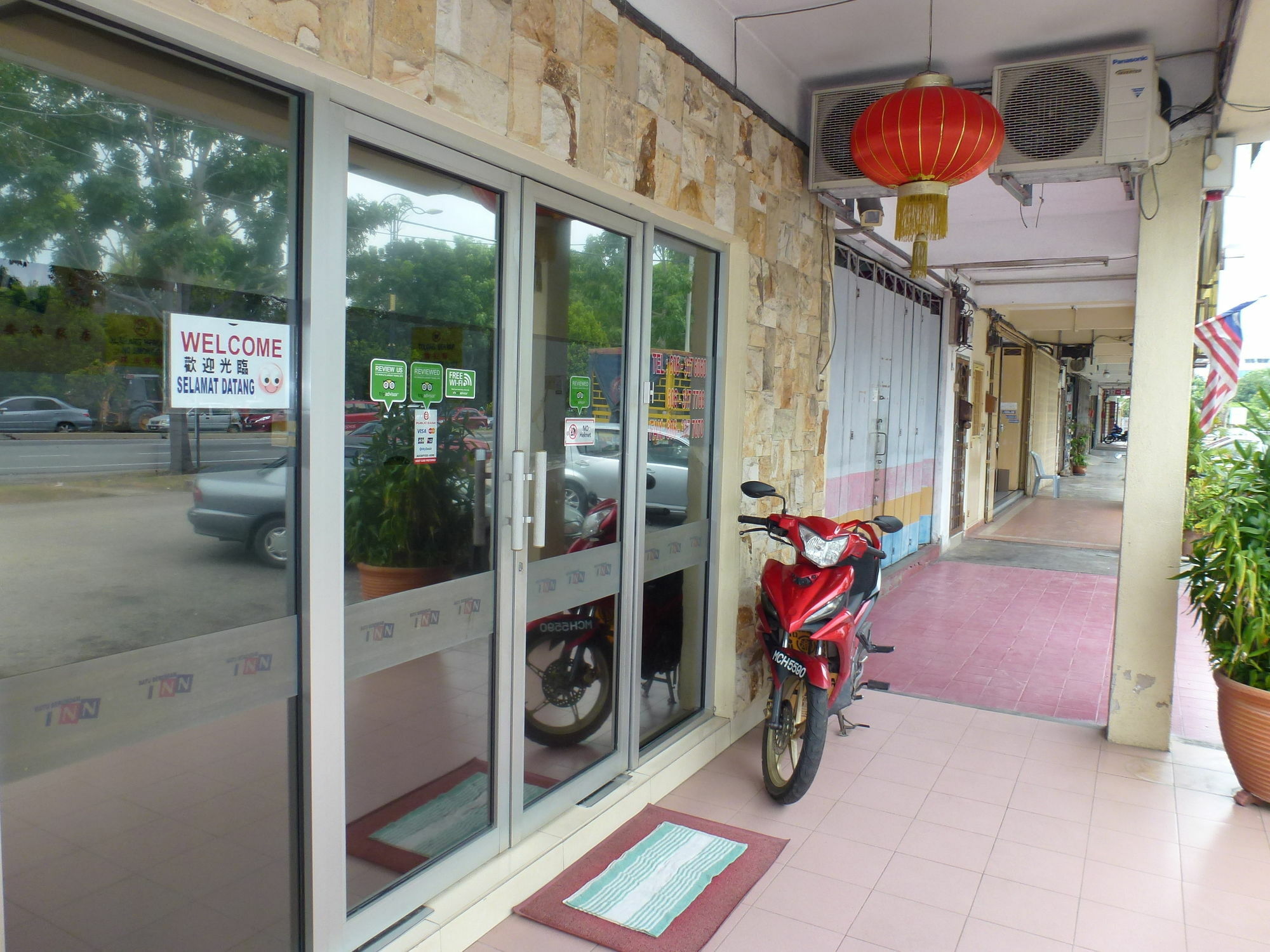Batu Berendam Inn Kampong Sungai Putat 外观 照片